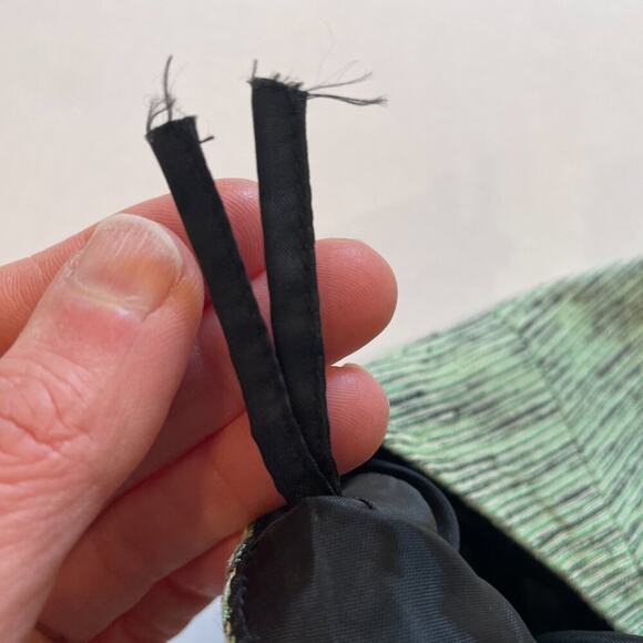 Green/Black Silk Blend Cropped Tank/Sleeveless Blouse/Top, Size 8P - Picture 14 of 14